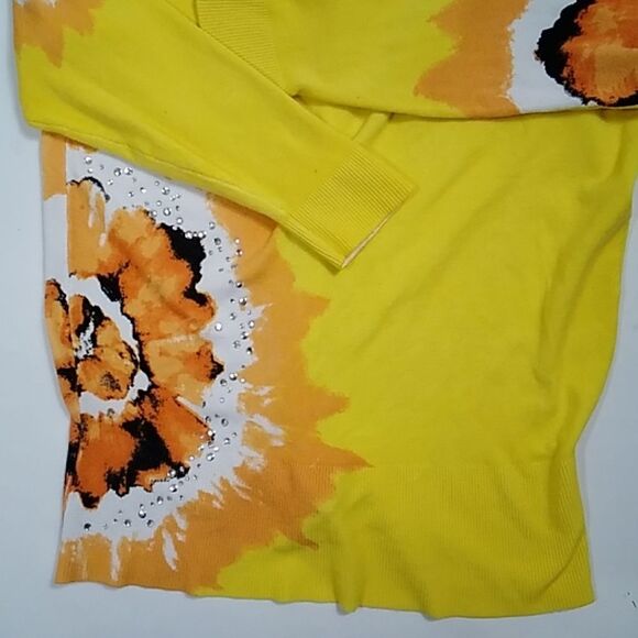 Nue Options Sunshine Yellow Floral Women Sweater Size L - Picture 13 of 16